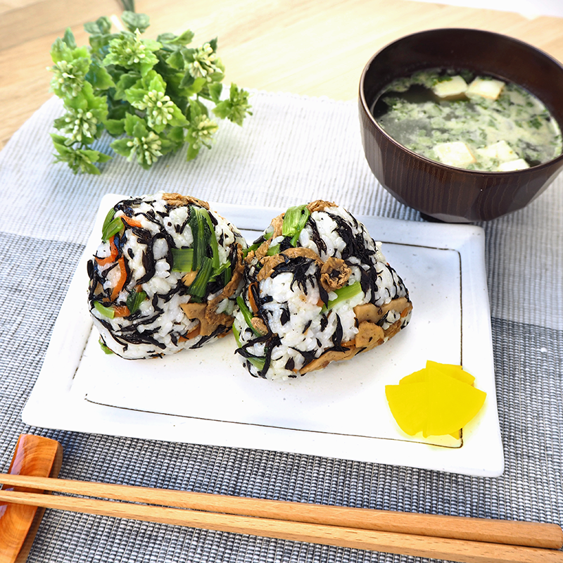 【H170】　ひじきと小松菜のおにぎり のコピー